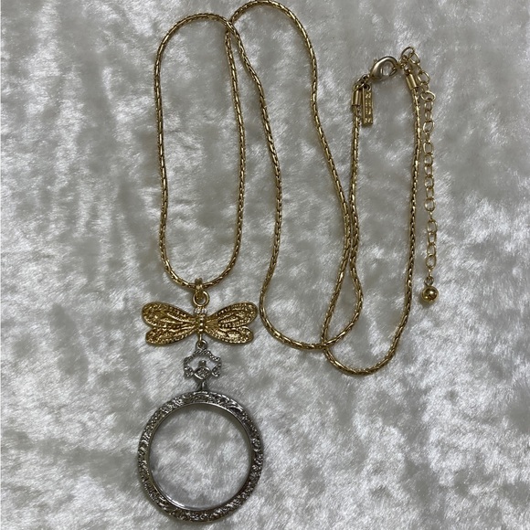 ☘️WHBM Magnifying Glass Butterfly Pendant Necklace - Picture 2 of 5